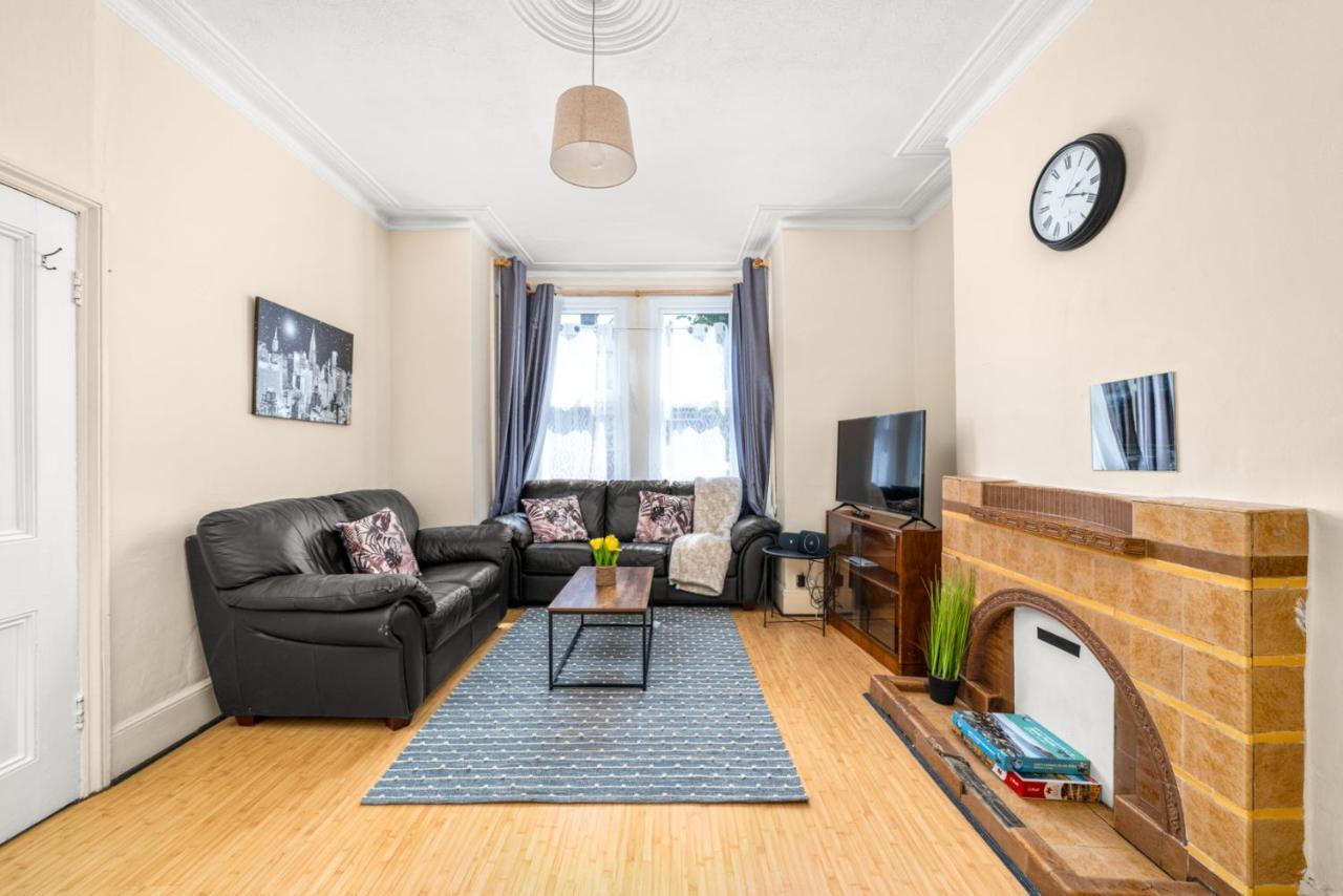 Homely 4-bedroom With 2 Baths & Free Parking * Londra