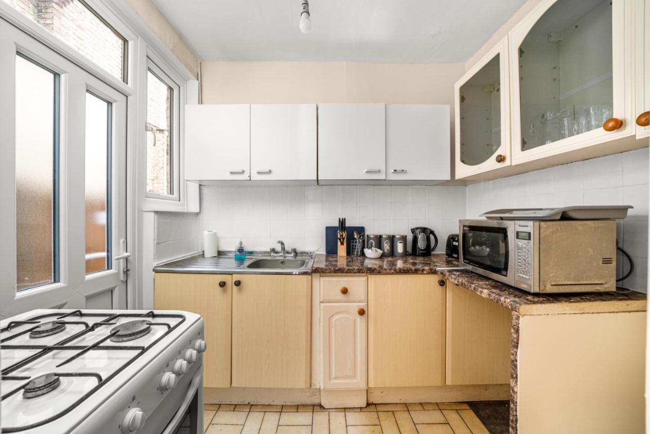 Alloggio in famiglia Homely 4-bedroom With 2 Baths & Free Parking Londra