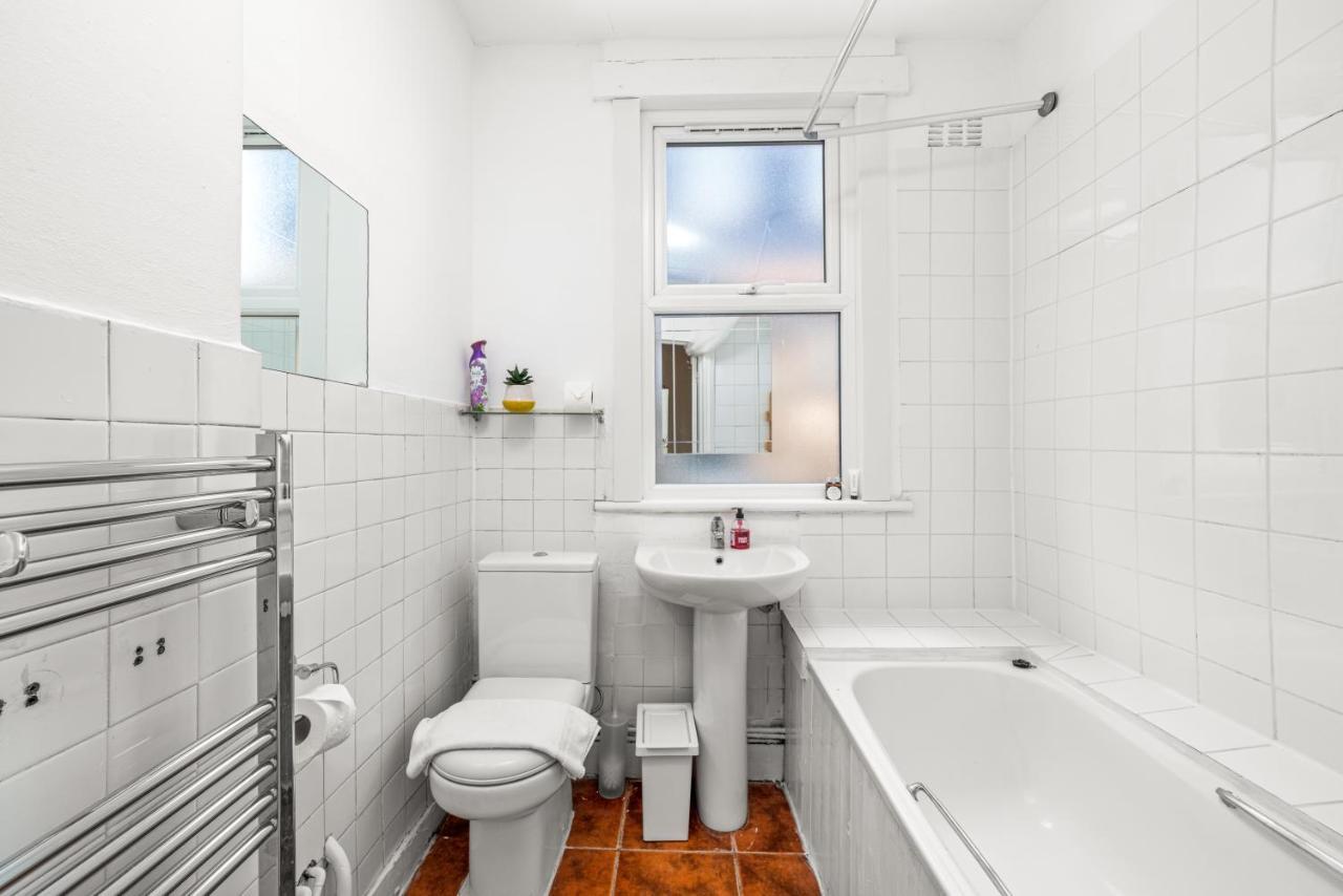 Alloggio in famiglia Homely 4-bedroom With 2 Baths & Free Parking Londra