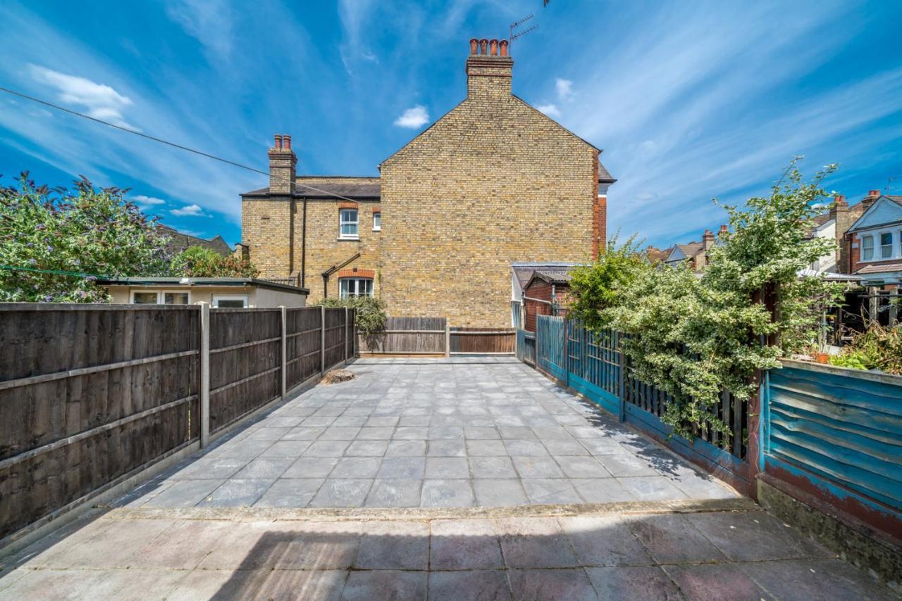 Homely 4-bedroom With 2 Baths & Free Parking * Londra